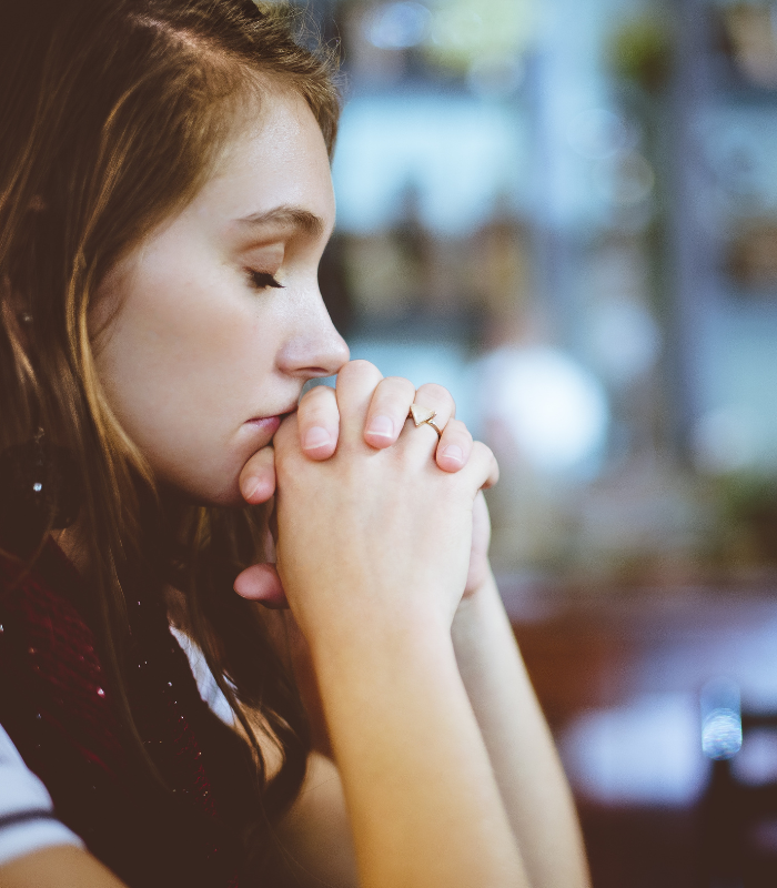 girl in prayer